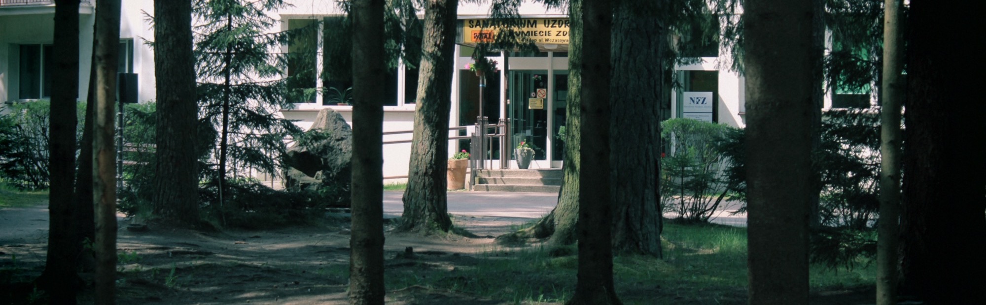Sanatorium w otoczeniu lasu