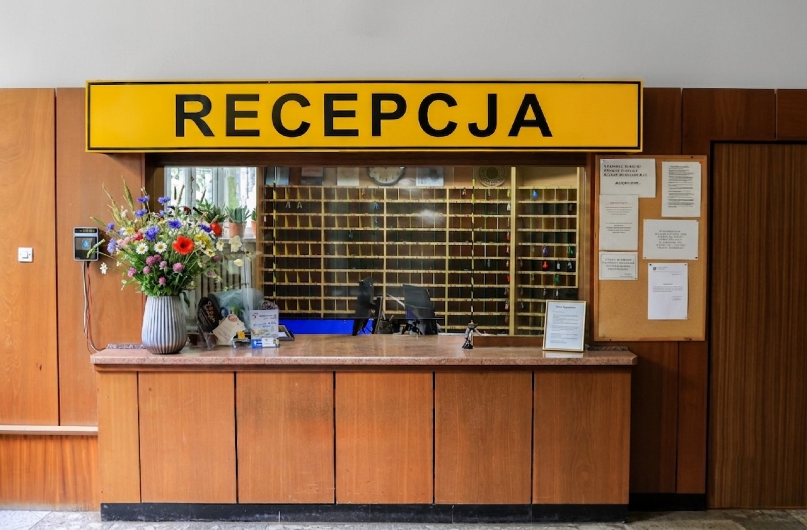Recepcja — czynna 7–20